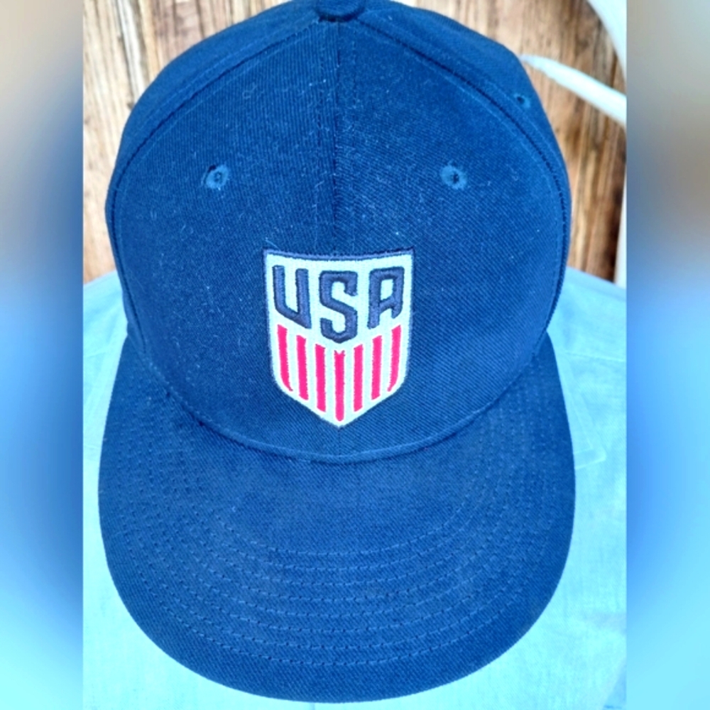 NIKE TRUE Olympic Team USA Shield Crest Navy Blue SNAPBACK Cap Hat Unisex